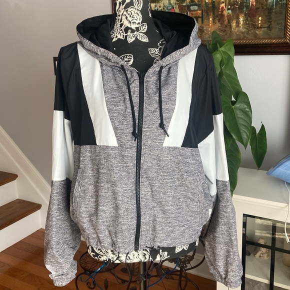 PINK windbreaker - Picture 3 of 11